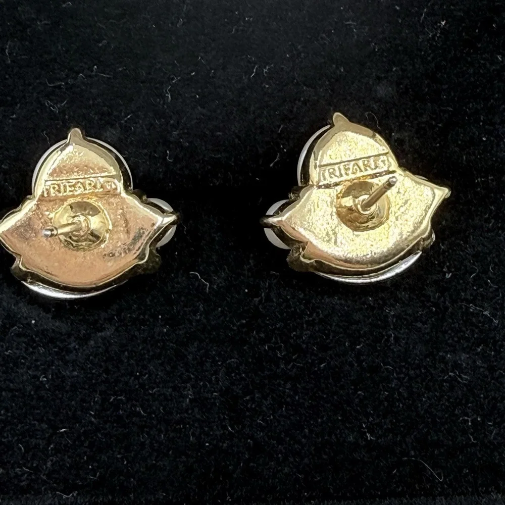 Signed Trifari Vintage Cluster Pearl Stud Earrings Pierced Gold‎ Tone Glam
